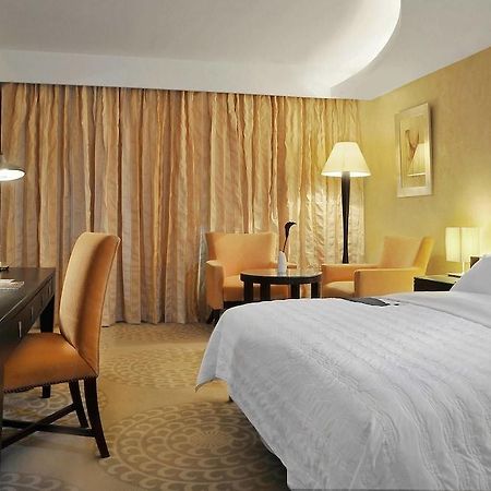 Le Meridien Pyramids Hotel & Spa Giza Экстерьер фото